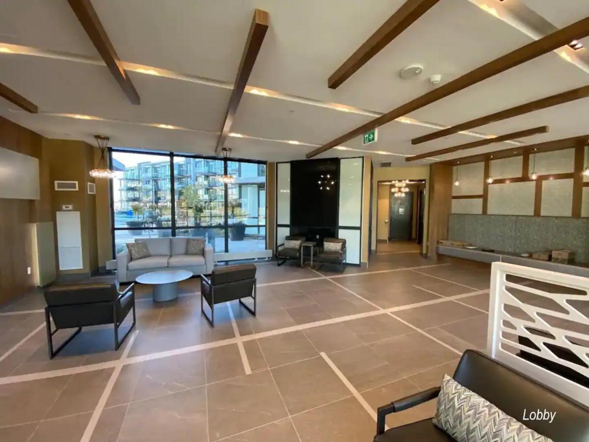 Pet Friendly Condos At Friday Harbour Innisfil Bagian luar foto