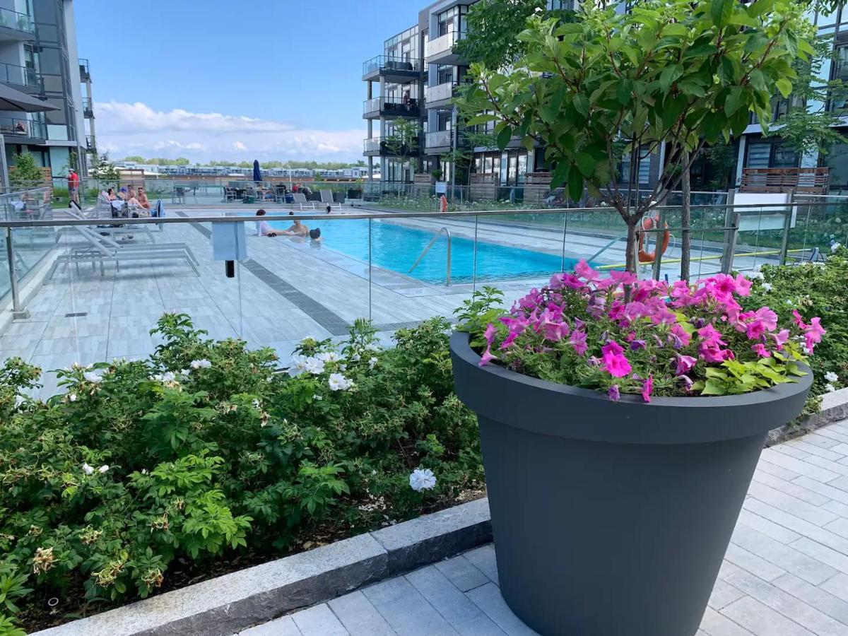 Pet Friendly Condos At Friday Harbour Innisfil Bagian luar foto