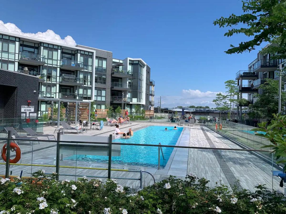 Pet Friendly Condos At Friday Harbour Innisfil Bagian luar foto