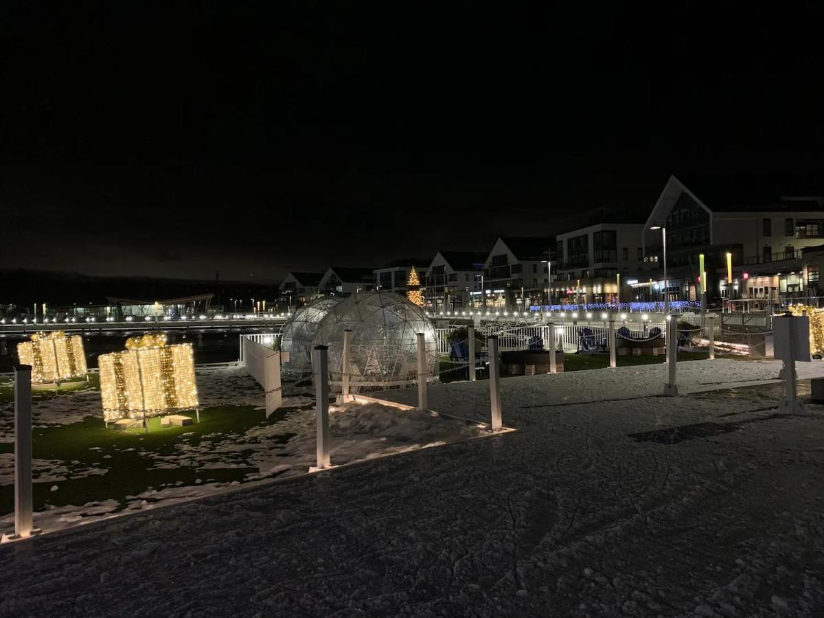 Pet Friendly Condos At Friday Harbour Innisfil Bagian luar foto