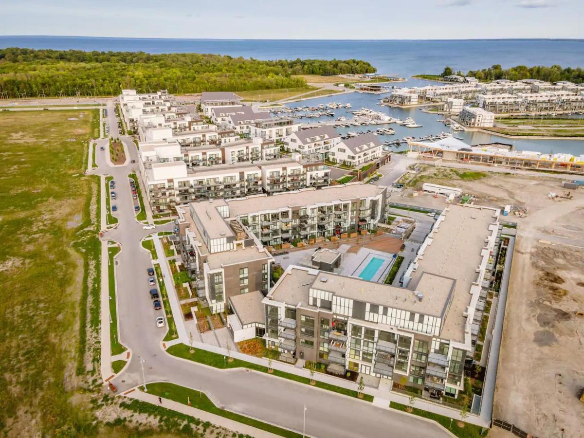 Pet Friendly Condos At Friday Harbour Innisfil Bagian luar foto