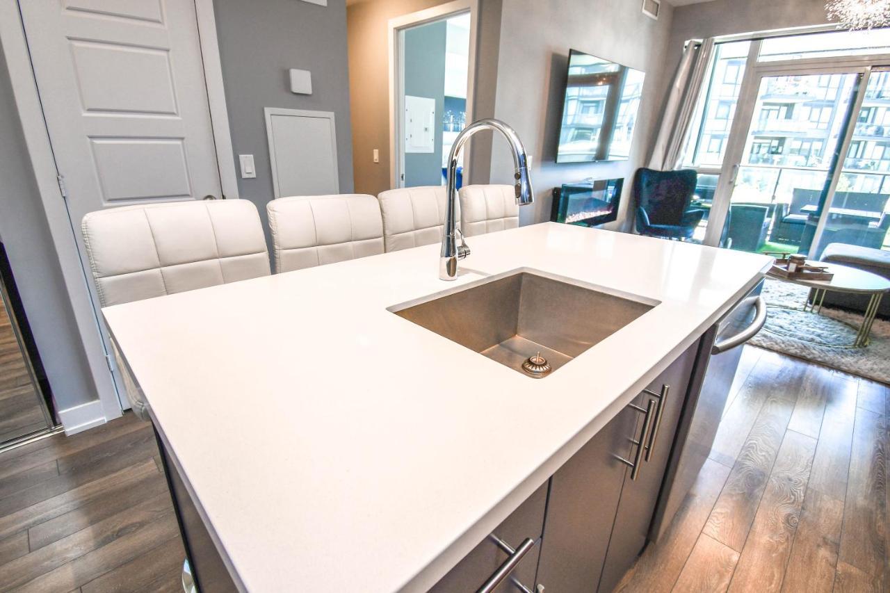 Pet Friendly Condos At Friday Harbour Innisfil Bagian luar foto