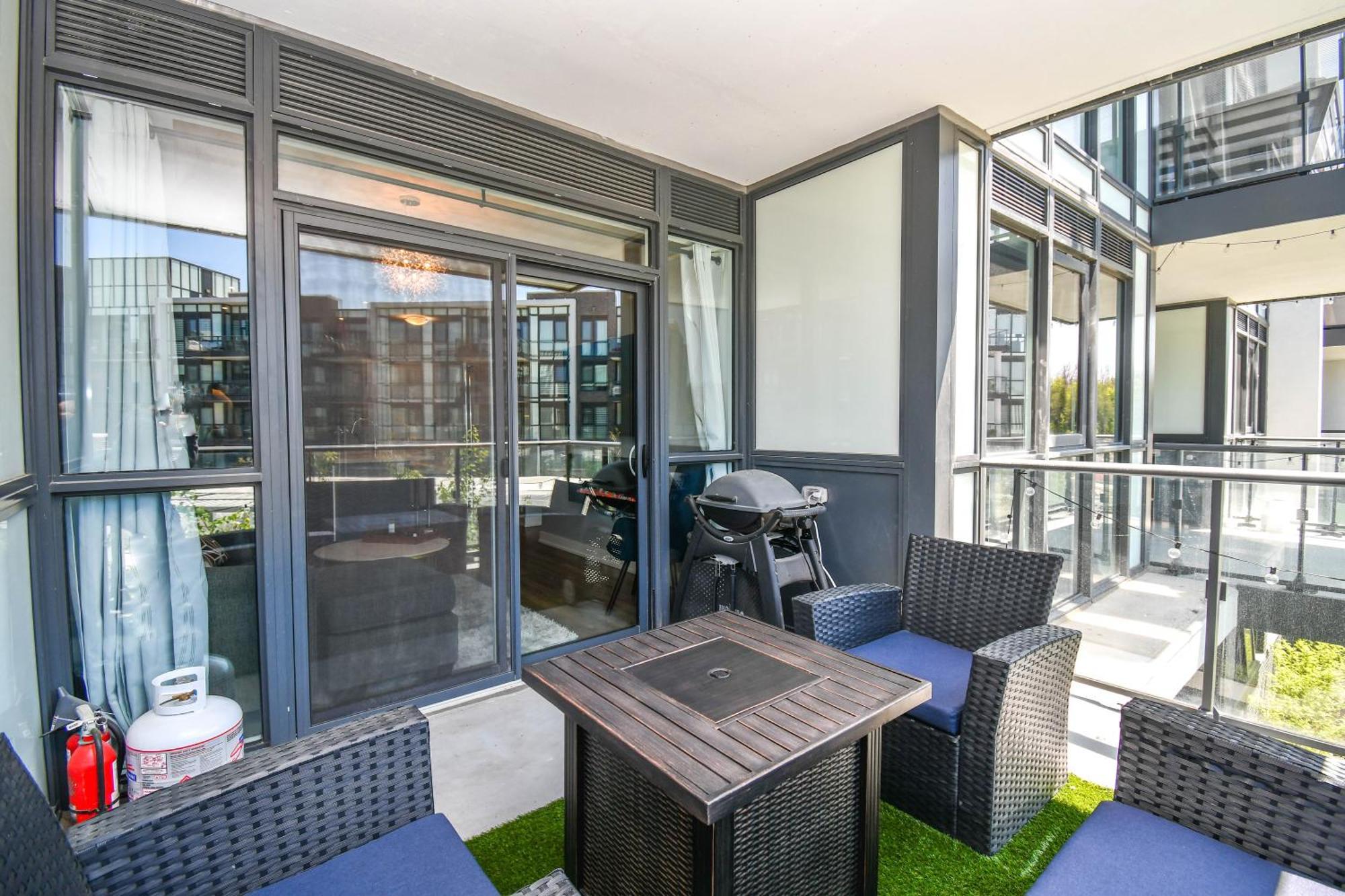 Pet Friendly Condos At Friday Harbour Innisfil Bagian luar foto