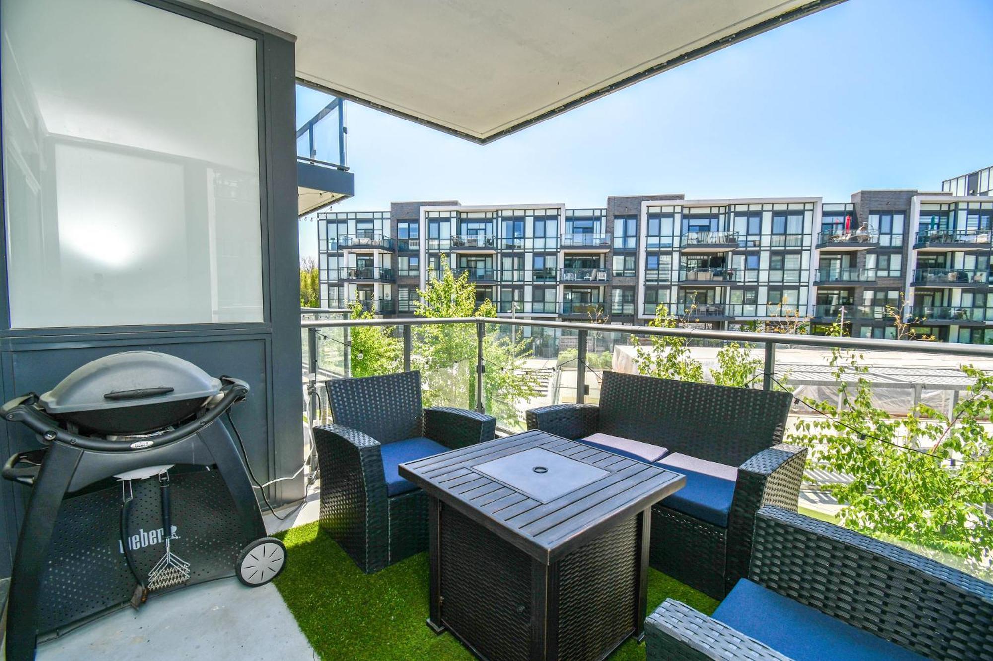 Pet Friendly Condos At Friday Harbour Innisfil Bagian luar foto